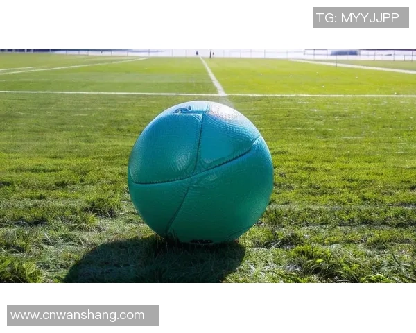 足球球星腹肌力量展示壁纸激情瞬间完美诠释运动员身体魅力